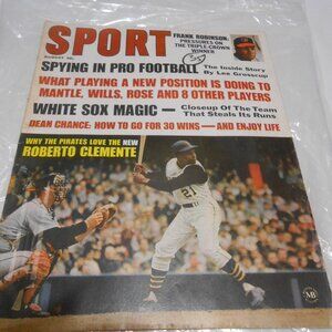 VTG SPORT MAGAZINE ROBERTO CLEMENTE PIRATES COVER FRANK ROBINSON DECEMBER 1967
